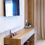 Fafa Aqua Palace & Ξενοδοχείο Golem (Tirana)