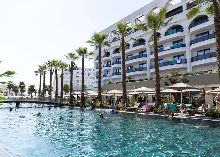 Fafa Aqua Palace & 5* Golem (Tirana)